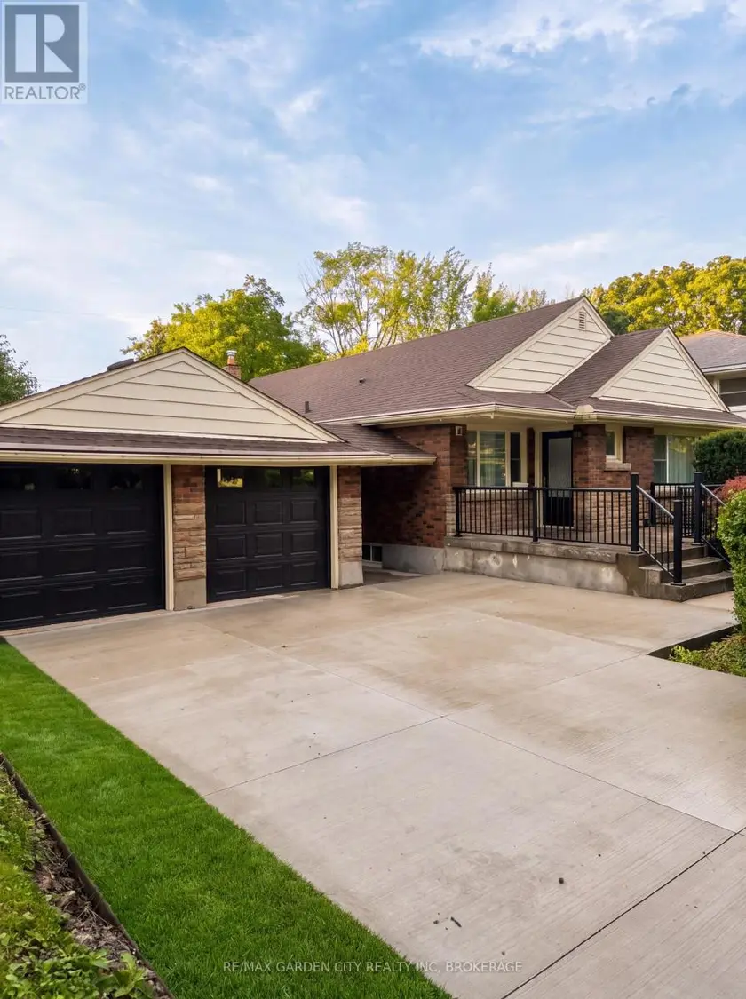 Detached at 11 MACBETH BOULEVARD, St. Catharines