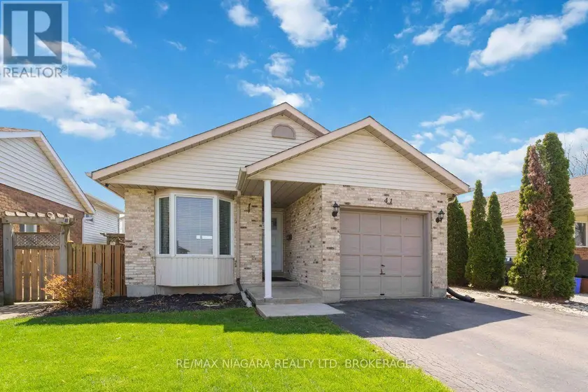Detached at 41 EASTWOOD DRIVE, Welland