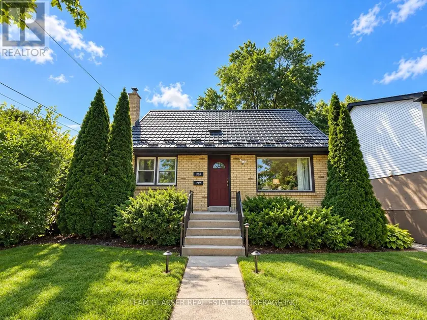 Detached at UPPER - 723 STRATHMEYER STREET, London East