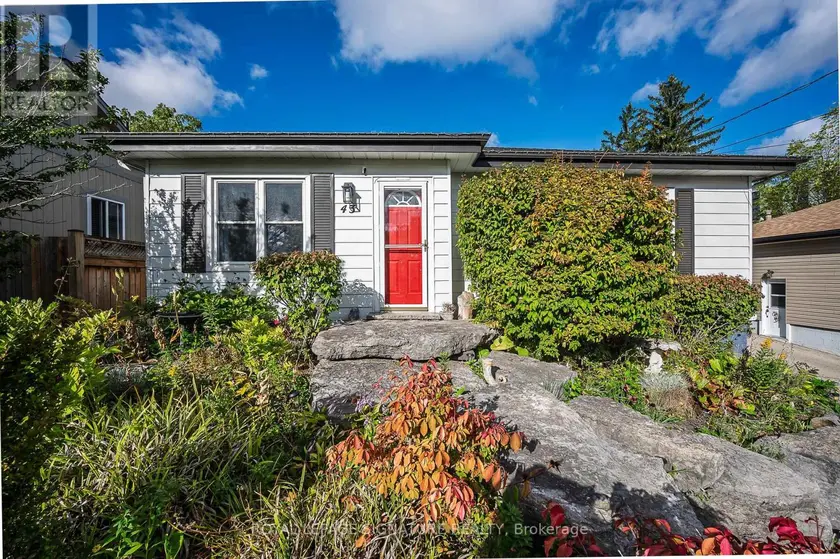 Detached at 43 LAKE AVENUE N, Hamilton