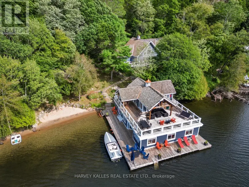 Detached at 2 - 1205 JOE RIVER ROAD, Muskoka Lakes