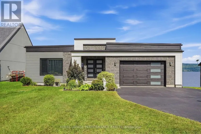 Detached at 1984 BAY ROAD, Champlain
