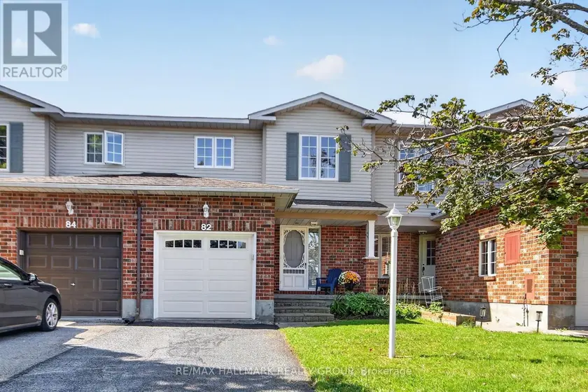 Townhouse at 82 WHALINGS CIRCLE, Ottawa