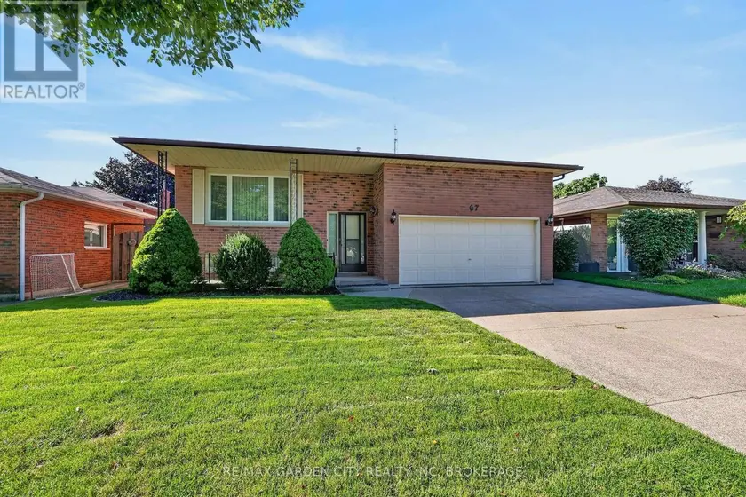 Detached at 67 COLLEGE PARK DRIVE, Welland