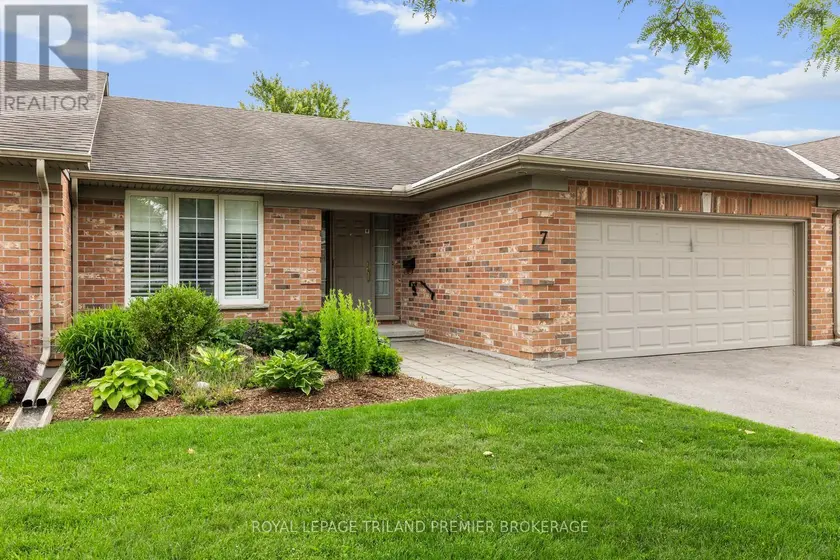 Townhouse at 7 - 1755 LOUISE BOULEVARD, London North