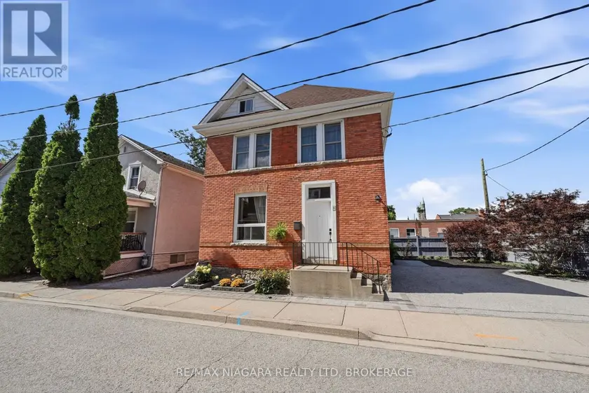 Detached at 8 TRAFALGAR STREET, St. Catharines