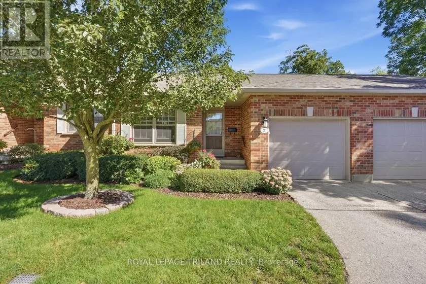 Townhouse at 7 - 1337 COMMISSIONERS ROAD W, London South