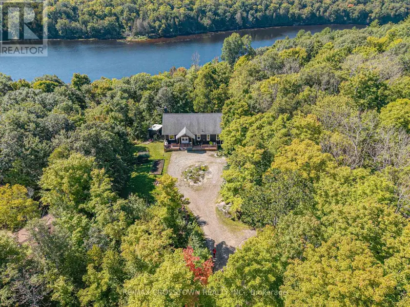 Detached at 482 EAST POVERTY BAY ROAD, Magnetawan