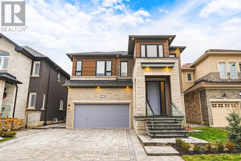 Detached at 90 ROBERTSON ROAD, Hamilton