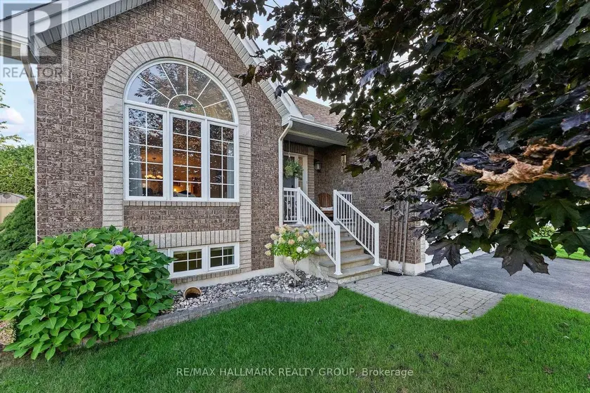 Detached at 95 LLOYDALEX CRESCENT, Ottawa