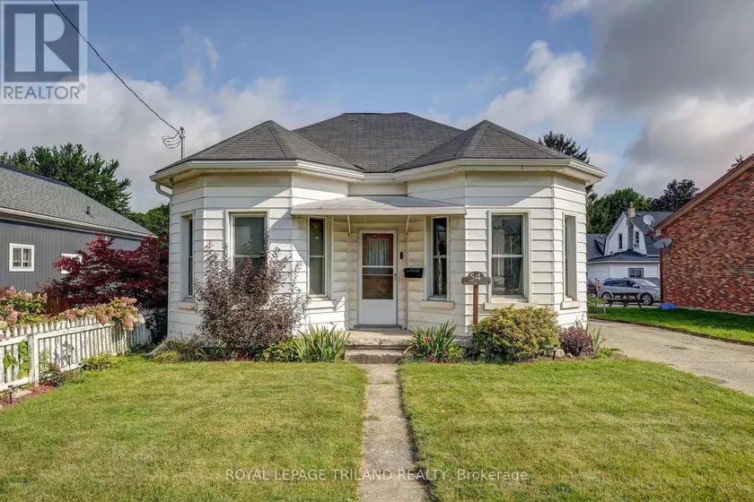 Detached at 54 BARWICK STREET, St. Thomas