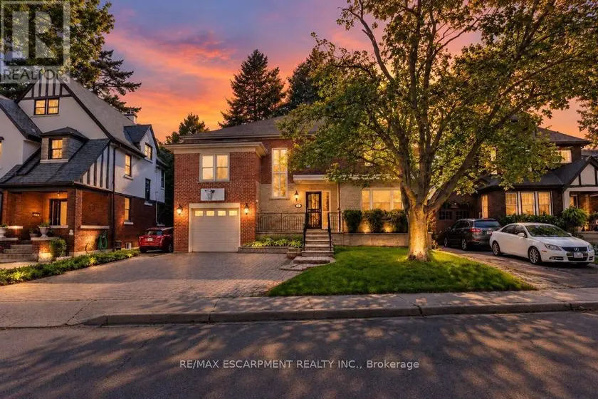 Detached at 31 FAIRLEIGH CRESCENT, Hamilton