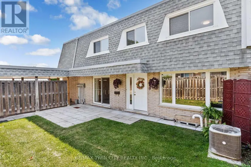 Townhouse at 51 - 14 WILLIAMSBURG ROAD, Kitchener