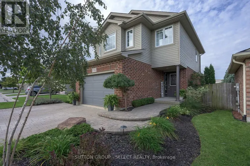Detached at 1706 BAYSWATER CRESCENT, London North