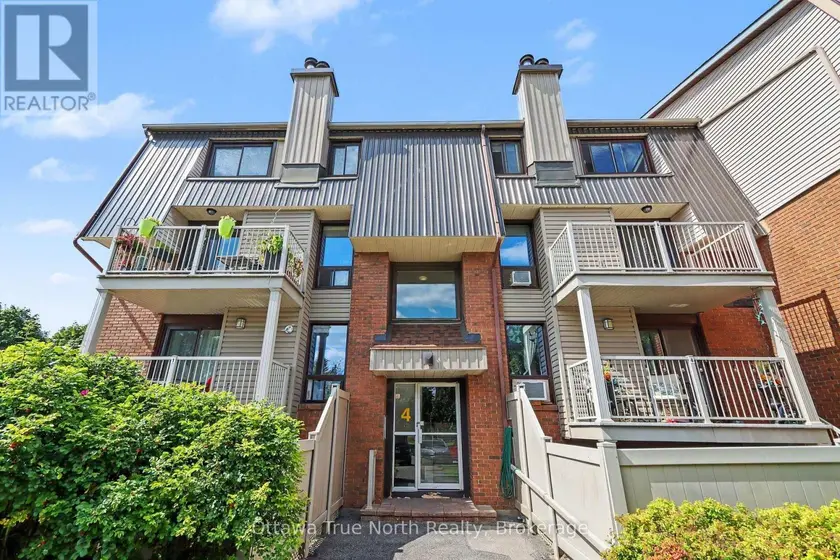 Townhouse at UNIT 3 - 4 SWEETBRIAR CIRCLE, Ottawa