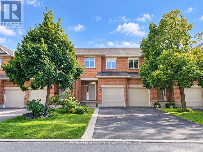 Townhouse at 262 BADGELEY AVENUE, Ottawa
