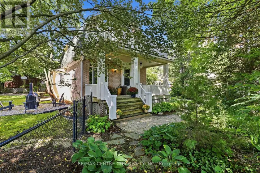 Detached at 102 WALNUT STREET, London North