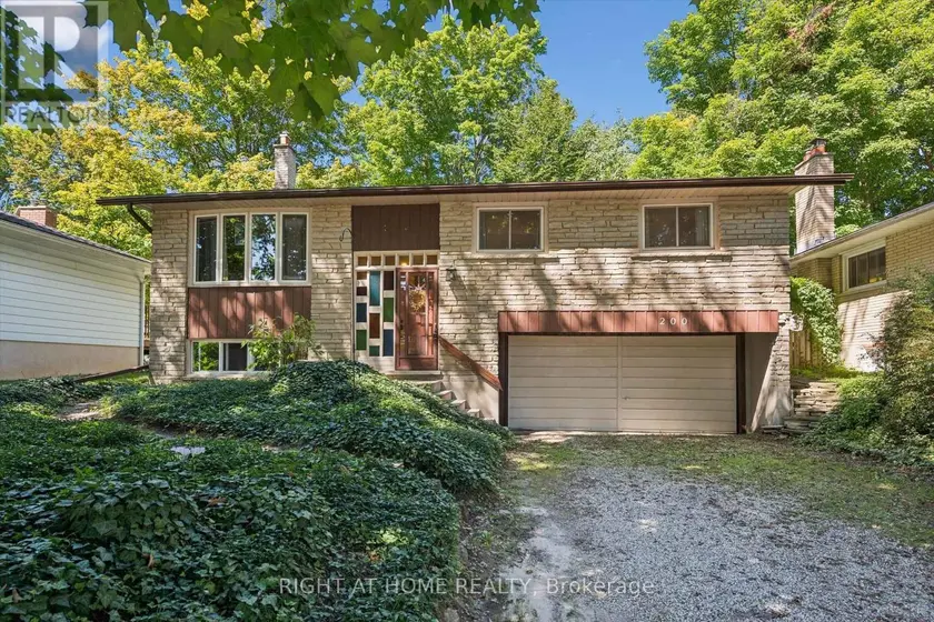 Detached at 200 CEDARBRAE AVENUE, Waterloo