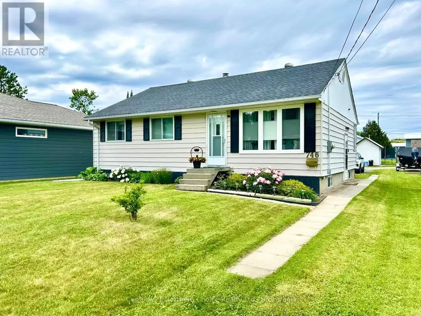 Detached at 746 THOMPSON STREET, Fort Frances