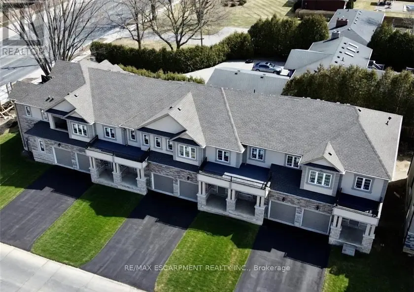 Townhouse at 11 DAVINCI BOULEVARD, Hamilton