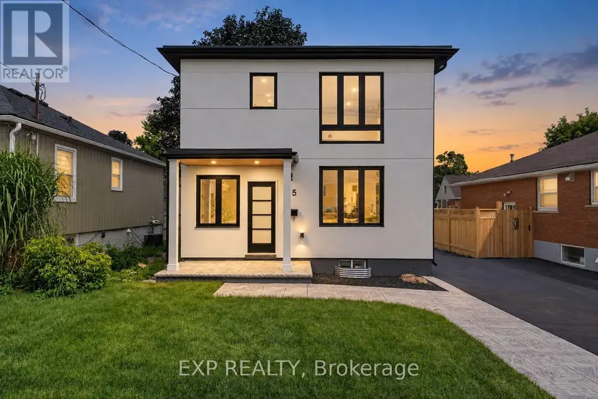 Detached at 325 QUEENSDALE AVENUE E, Hamilton