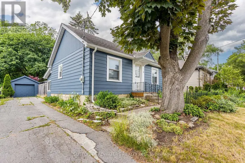 Detached at 9 FORWARD AVENUE, London North