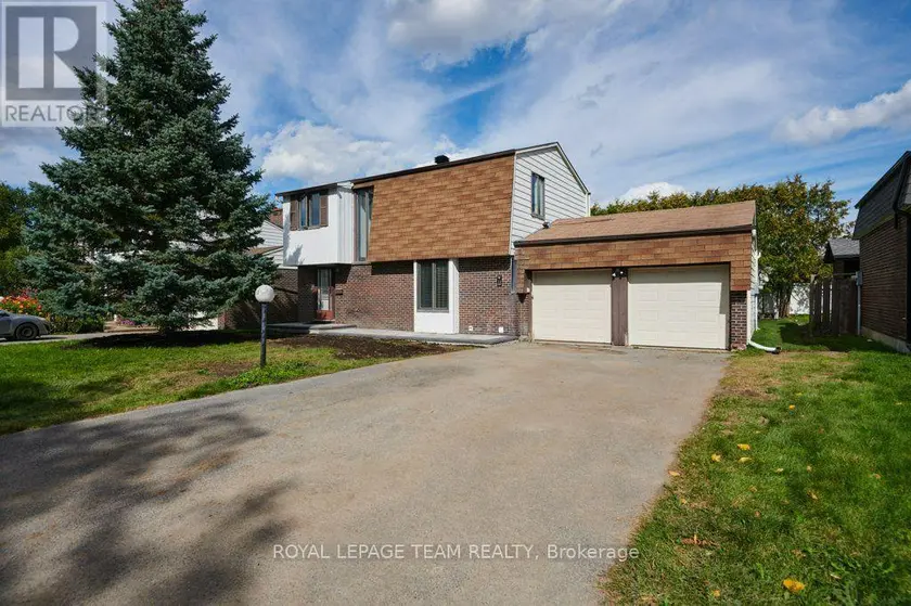 Detached at 11 ELVASTON AVENUE, Ottawa