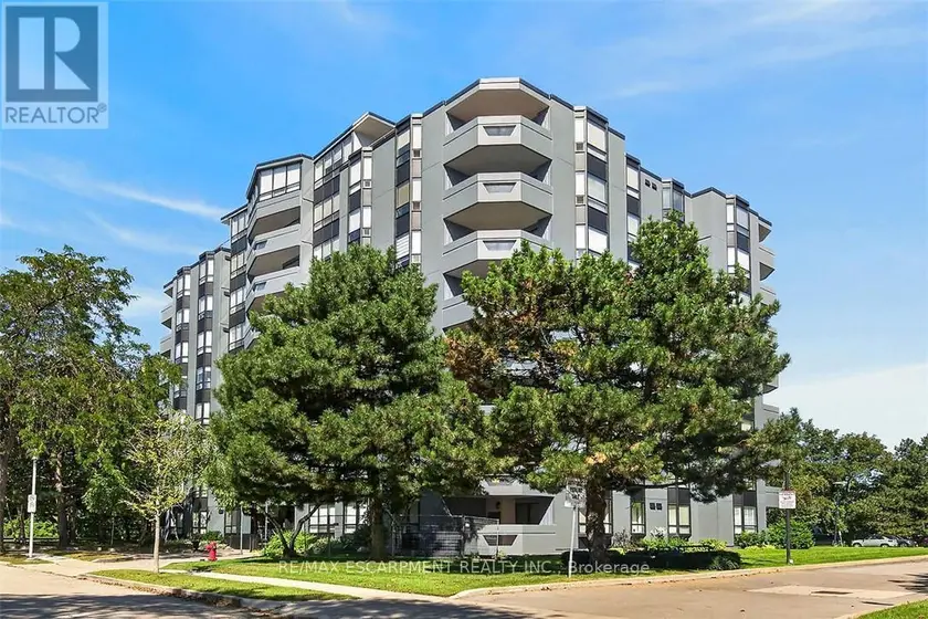 Apartment at 202 - 6 VILLAGE GREEN BOULEVARD, Hamilton
