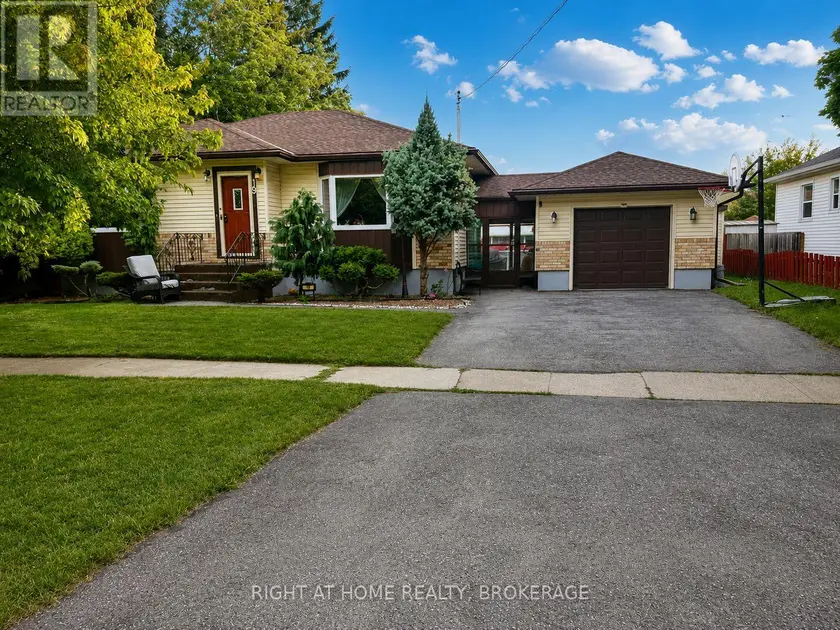 Detached at 19 WHITE STREET, St. Catharines
