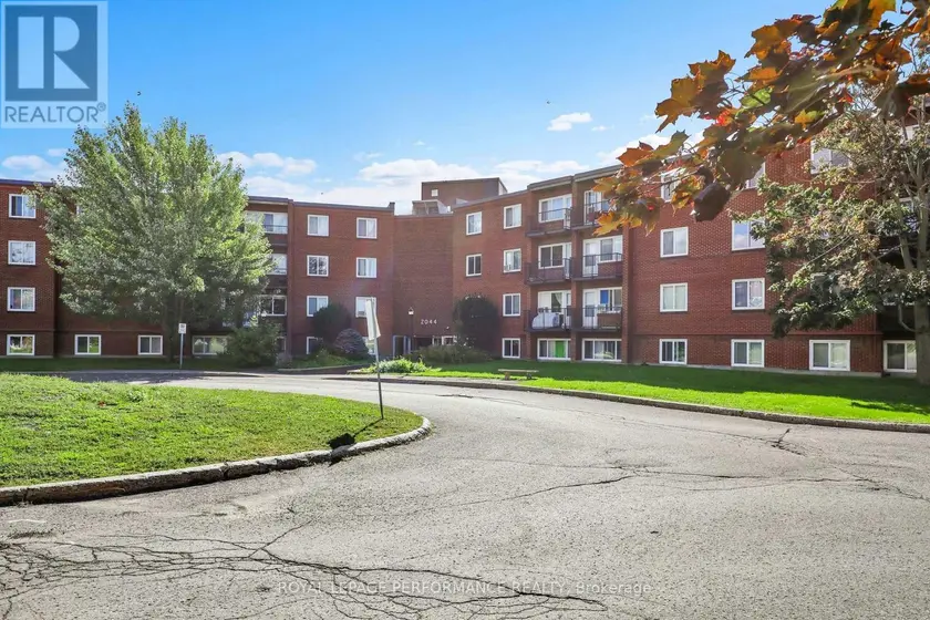 Apartment at 208C - 2044 ARROWSMITH DRIVE, Ottawa