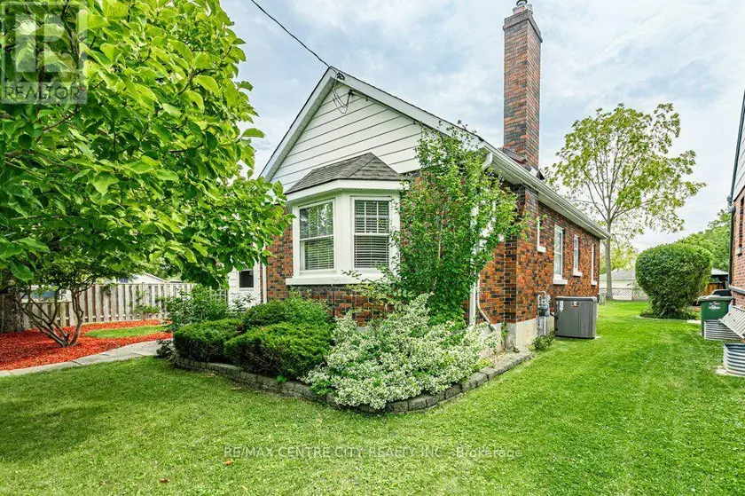 Detached at 123 1/2 MYRTLE STREET, St. Thomas