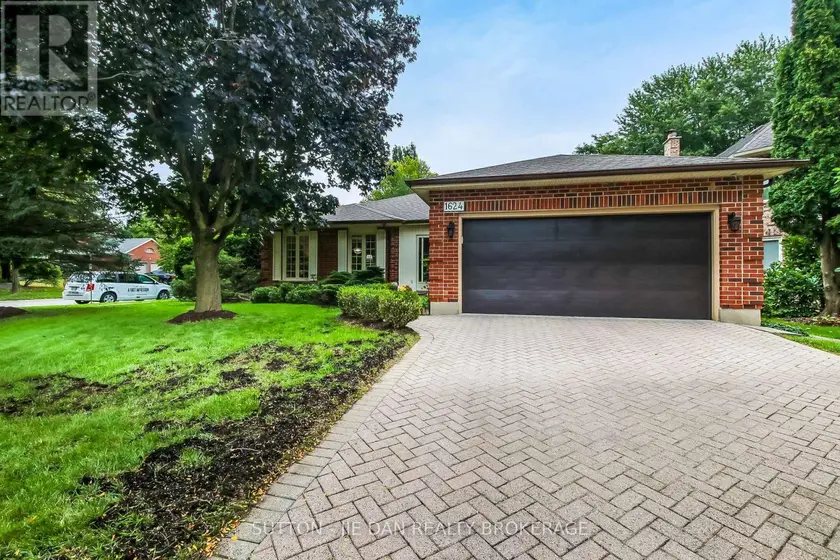 Detached at 1624 HASTINGS DRIVE, London North