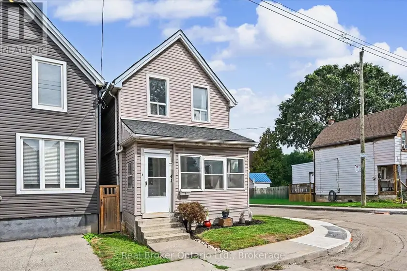 Detached at 41 FRANCIS STREET, Hamilton