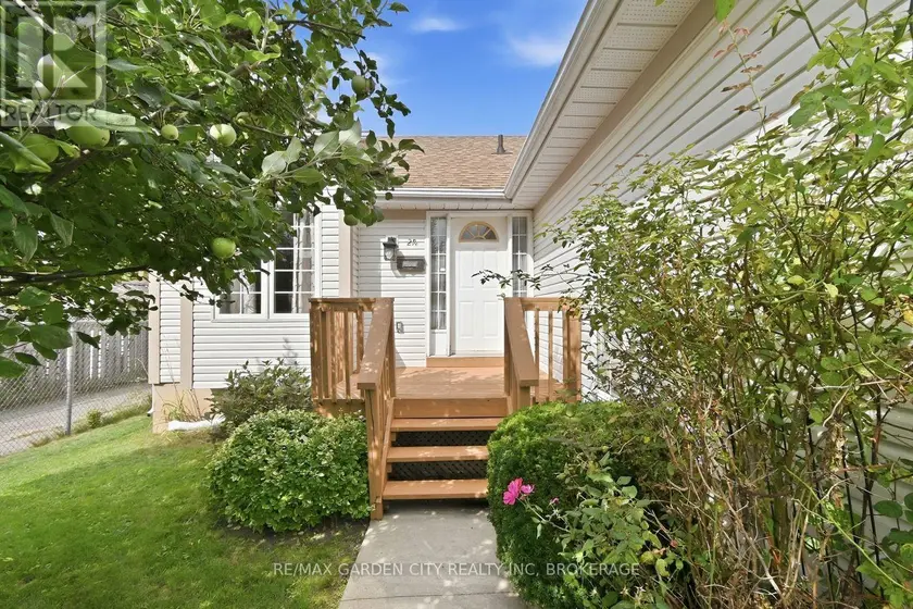 Detached at 21 B KELSON AVENUE N, Grimsby