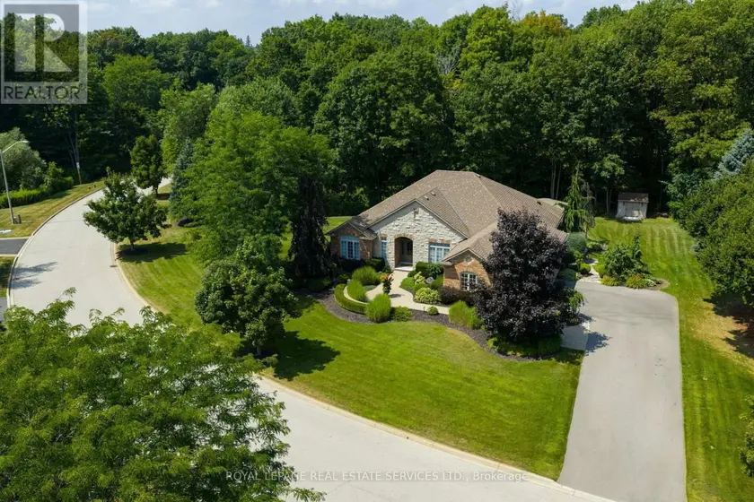 Detached at 32 PARKSHORE PLACE, Hamilton