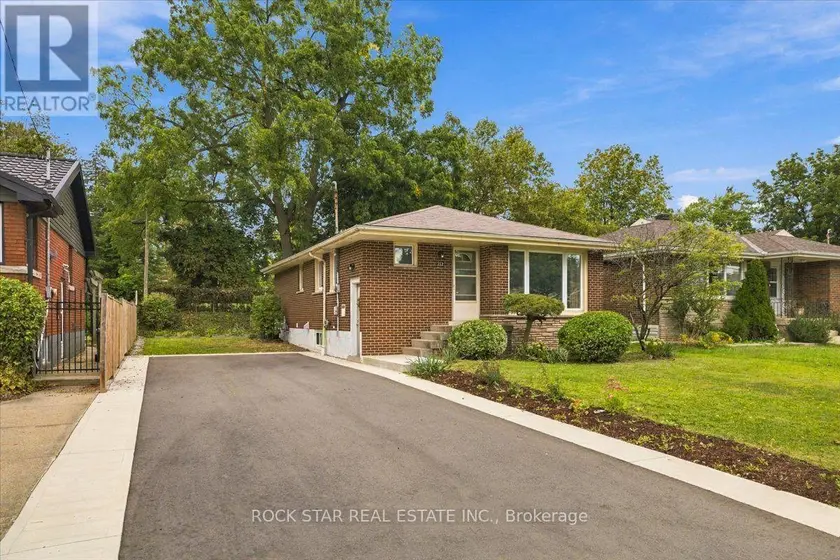 Detached at 212 WEST 33RD STREET, Hamilton