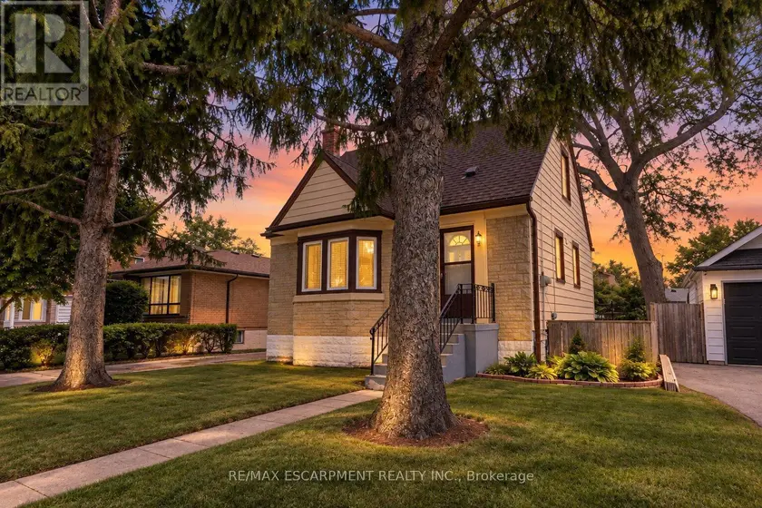 Detached at 269 QUEENSDALE AVENUE E, Hamilton