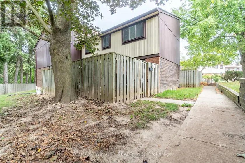 Townhouse at 121 - 45 MARKSAM ROAD, Guelph