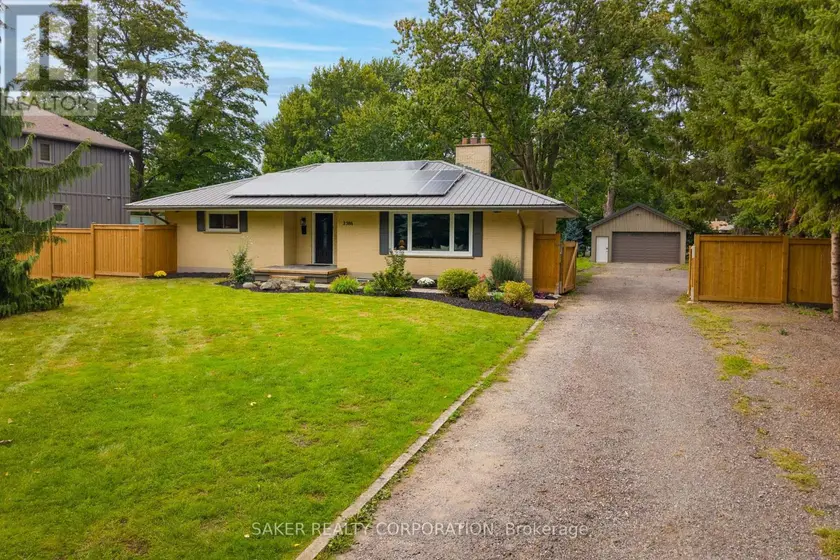 Detached at 2586 DUNDAS STREET, London East
