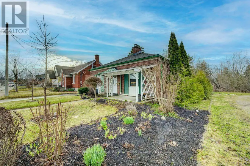 Detached at 139 STIRLING AVENUE, Kitchener