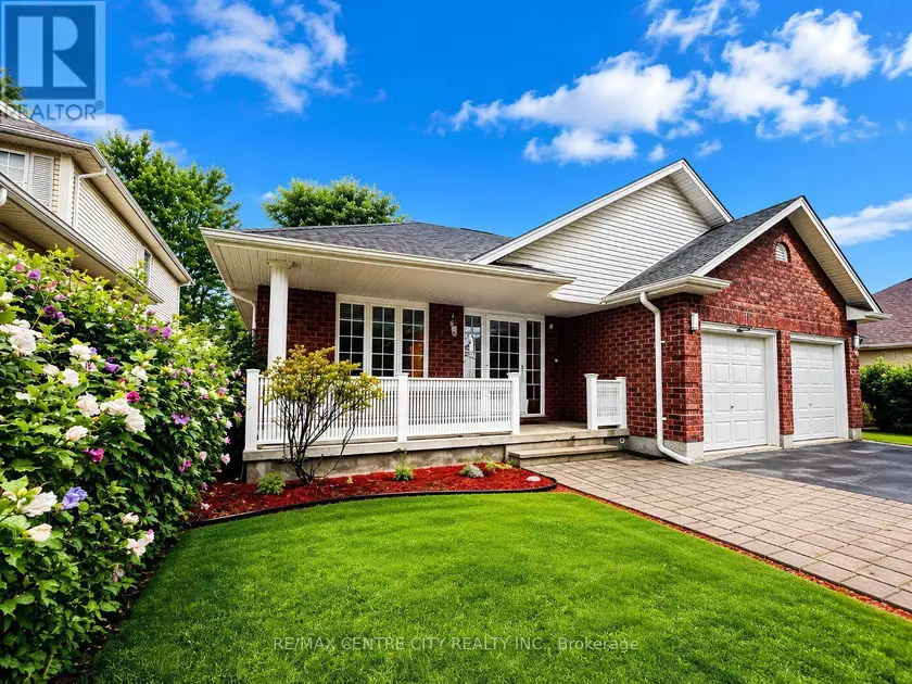 Detached at 93 MCTAGGART COURT, London North