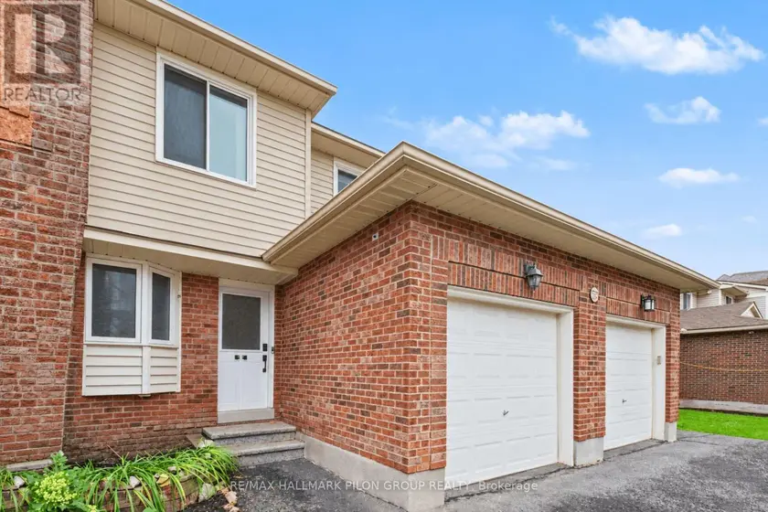 Townhouse at B - 106 VALLEY STREAM DRIVE, Ottawa