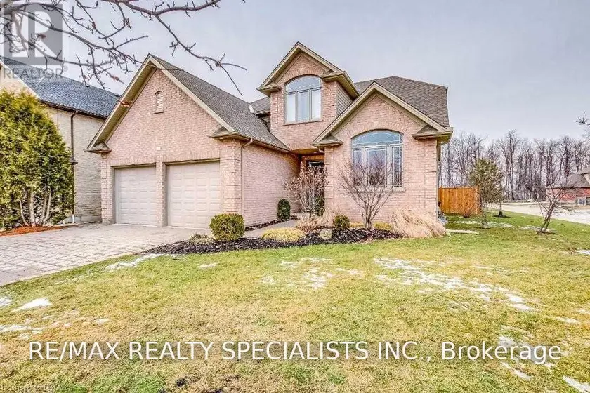 Detached at 404 SOUTH CARRIAGE WAY, London North