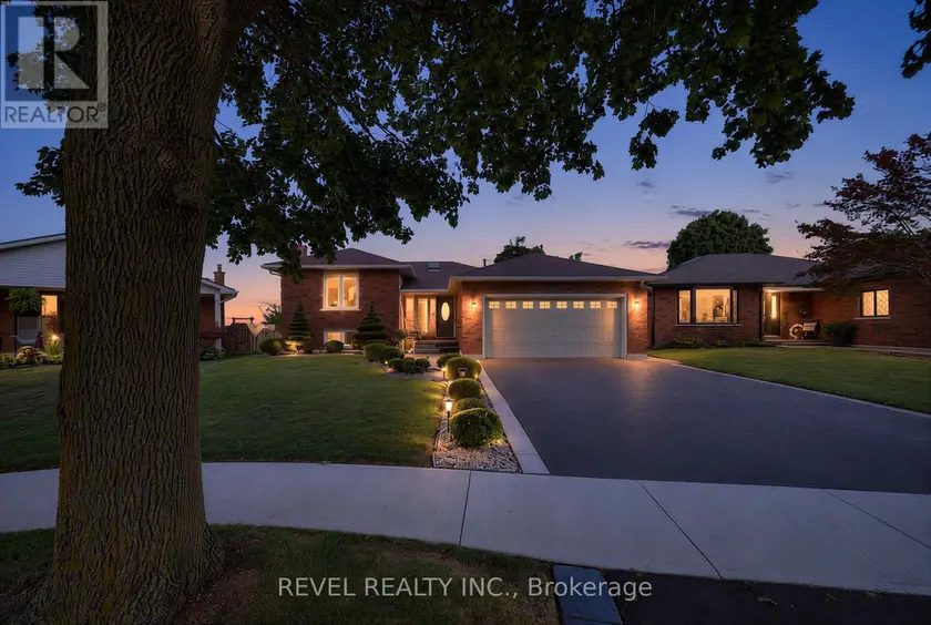 Detached at 15 FOX RUN, Brantford