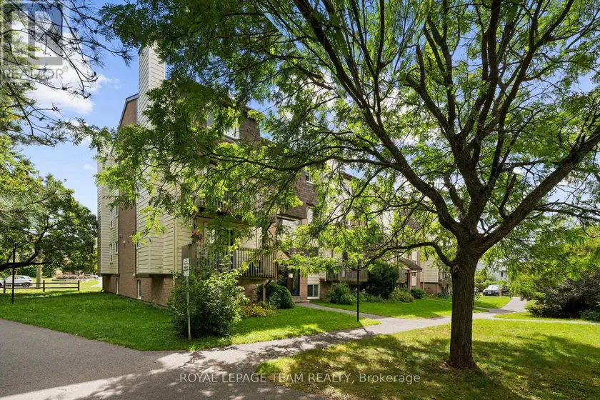 Townhouse at 113 - 1587 GOTH AVENUE, Ottawa