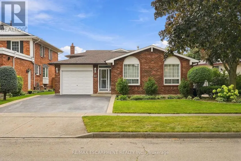 Detached at 10 AUDUBON STREET N, Hamilton