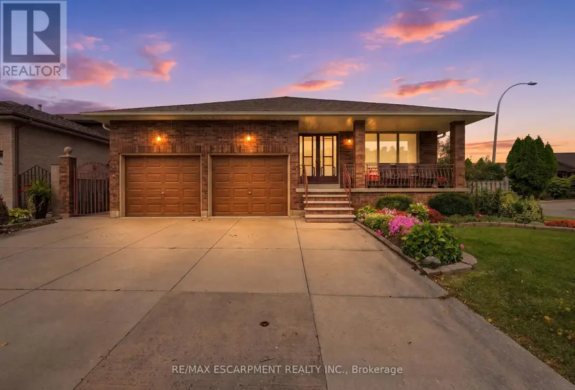Detached at 7 VINEHILL DRIVE, Hamilton
