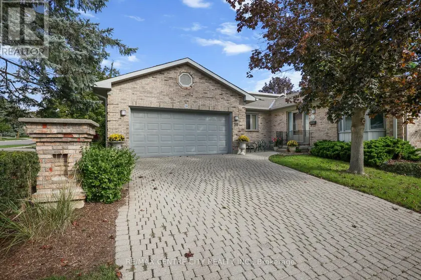 Townhouse at 38 - 14 DOON DRIVE, London North