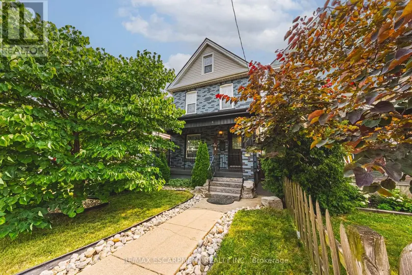 Detached at 218 GROSVENOR AVENUE N, Hamilton