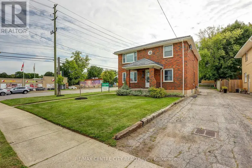 Detached at 587 LAMBTON STREET, London East